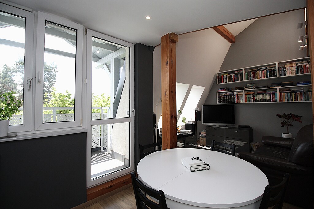 Kojący Widok Z Balkonu I Bliskość Rzeki