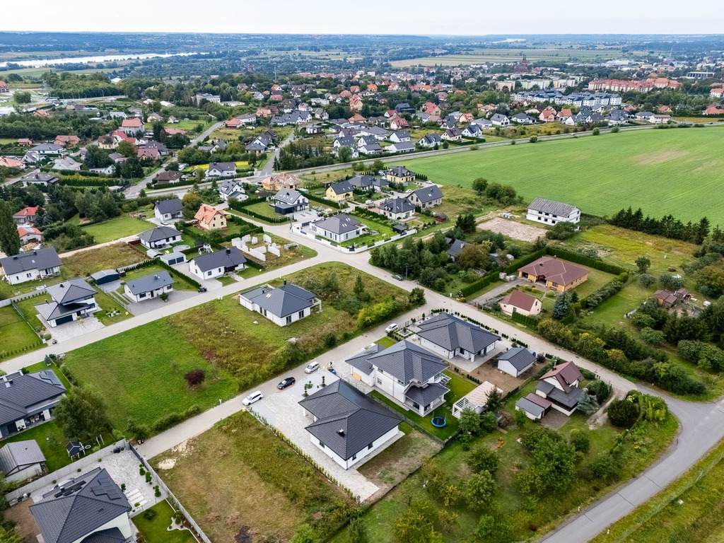 Nowoczesny Dom Na Osiedlu 800-lecia
