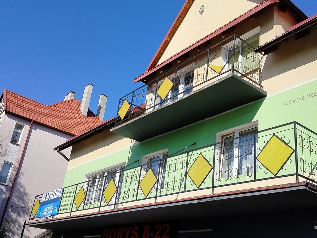 Dom Z Działalnością Handlowo – Usługową.