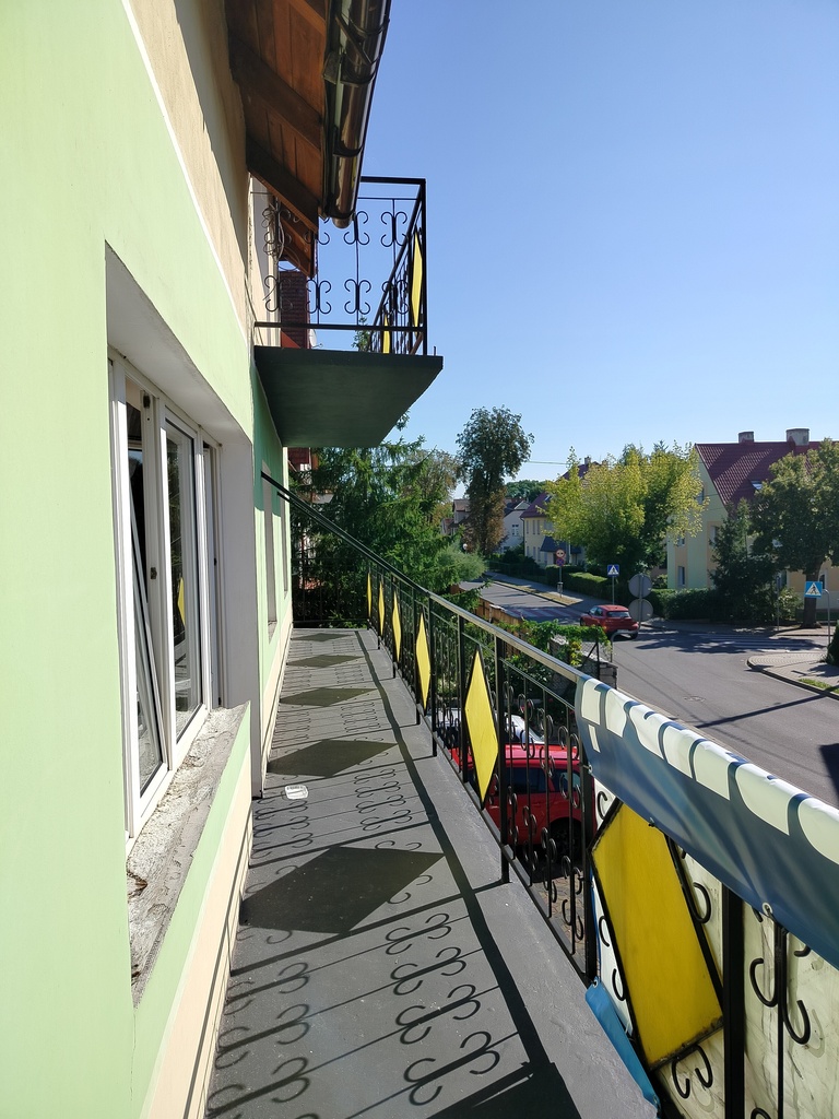 Dom Z Działalnością Handlowo – Usługową.